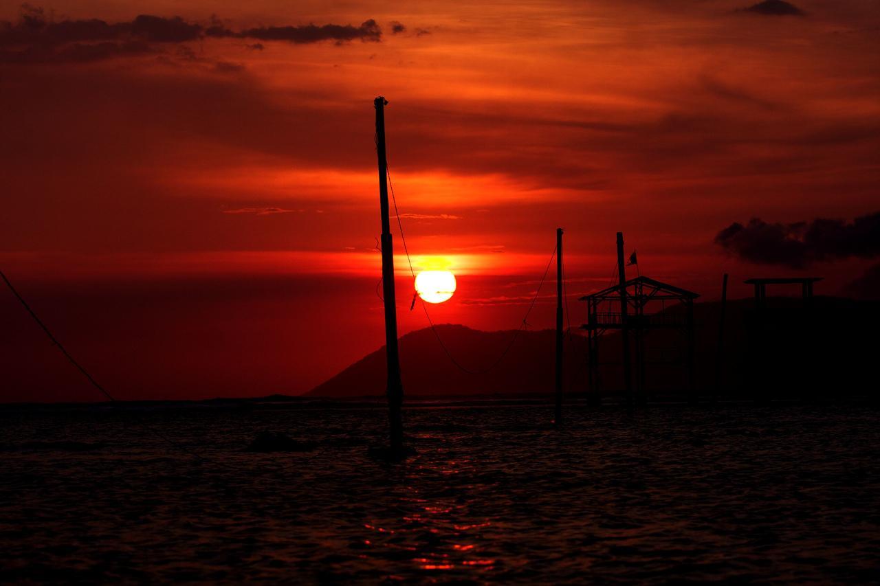 Готель The Tree House Sumbawa Huu Екстер'єр фото